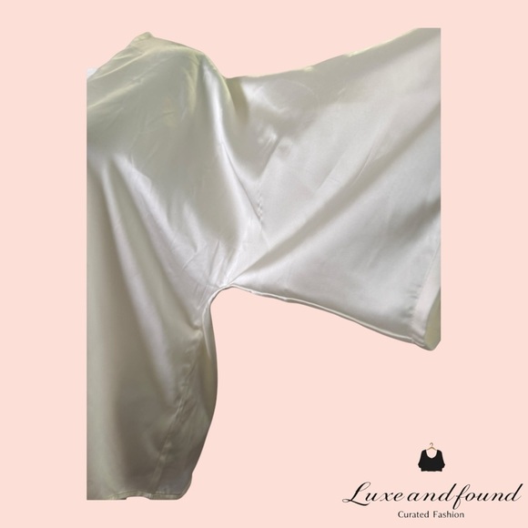 Banana Republic Cream Satin Women's Top Classic NWT - Picture 4 of 8